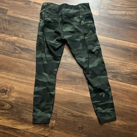 Athleta Green Camo Contender 7/8 Tights Leggings Medium - Picture 3 of 3